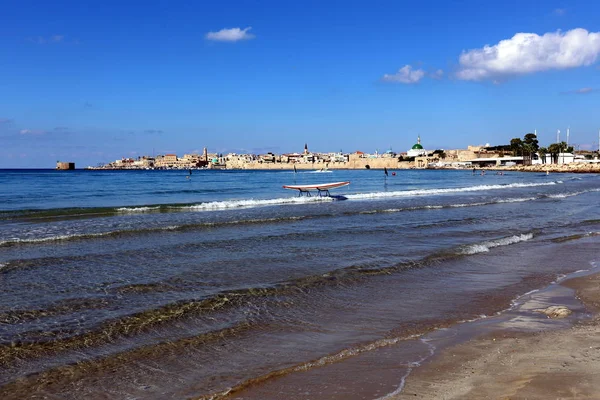 çatılar ve Acre antik şehrin sokaklarında 