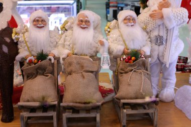 Noel oyuncaklar ve Hayfa İsrail mağazalarında hediyeler 