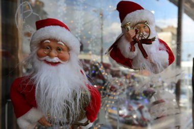 Noel oyuncaklar ve Hayfa İsrail mağazalarında hediyeler 