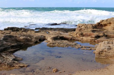 Akdeniz Kuzey İsrail'in taş sahil 