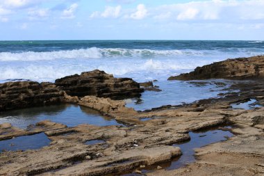 Akdeniz Kuzey İsrail'in taş sahil 