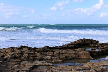 Akdeniz Kuzey İsrail'in taş sahil 