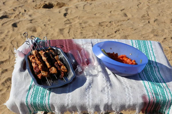 Piknik Dzień Słoneczny Zimowych Wybrzeżach Morza Śródziemnego — Zdjęcie stockowe