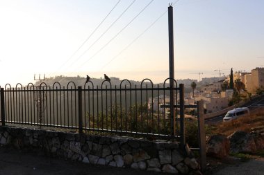 Bir çit içine alın ve bir yabancı topraklarda sınır işaretlemek için hizmet veren bir yapıdır. 