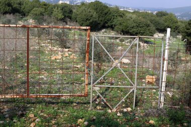 Bir çit içine alın ve bir yabancı topraklarda sınır işaretlemek için hizmet veren bir yapıdır. 