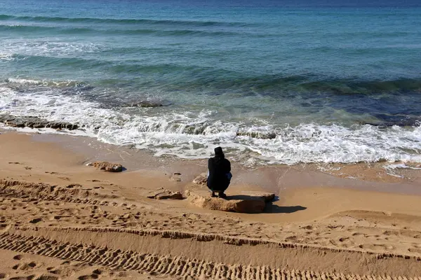 Impronte Sulla Sabbia Sulle Rive Del Mediterraneo Nel Nord Israele — Foto Stock