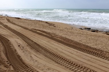 Kumdaki Kuzey İsrail'Akdeniz kıyısında 