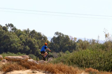 Bisiklet - insan kas zorla ayak pedalları harekete tekerlekli araç  