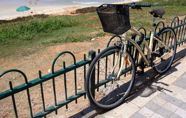 由人的力量通过脚踏启动的自行车轮式车辆 — 图库照片