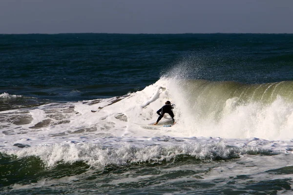 Surfing Ιππασίας Κύματα Της Μεσογείου Ειδικό Φως Πίνακες — Φωτογραφία Αρχείου