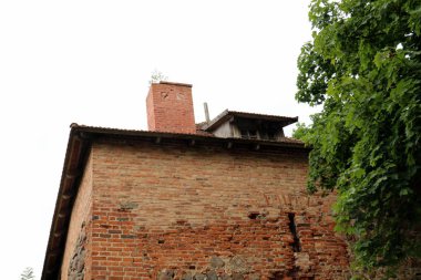 çatı - yağış karşı korumak için hizmet vermektedir binanın üst yapısı 
