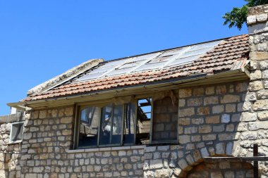 çatı - yağış karşı korumak için hizmet vermektedir binanın üst yapısı 