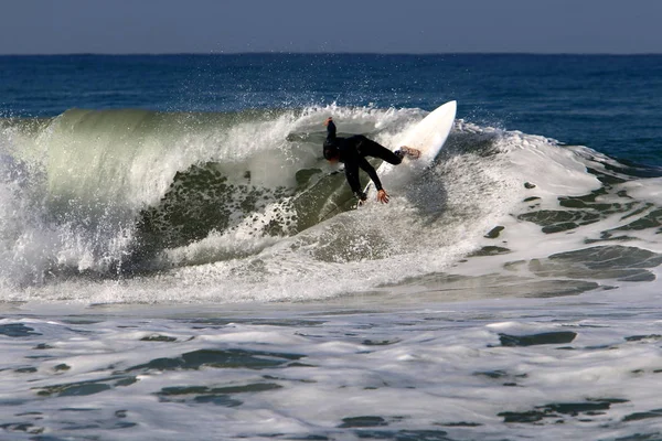 Surf Cavalgando Ondas Mediterrâneo Placas Luz Especiais — Fotografia de Stock