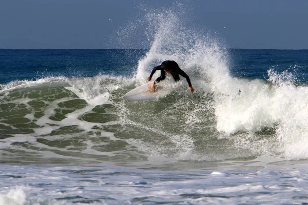 Surfing Ιππασίας Κύματα Της Μεσογείου Ειδικό Φως Πίνακες — Φωτογραφία Αρχείου