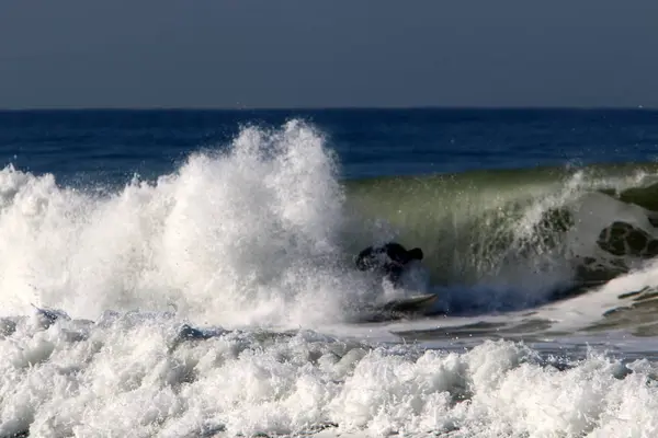 Surf Cavalgando Ondas Mediterrâneo Placas Luz Especiais — Fotografia de Stock