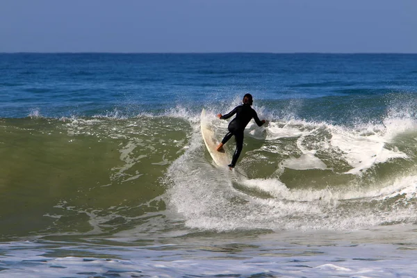 Surf Cavalgando Ondas Mediterrâneo Placas Luz Especiais — Fotografia de Stock