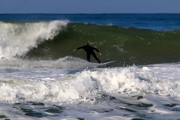 Surf Cavalgando Ondas Mediterrâneo Placas Luz Especiais — Fotografia de Stock