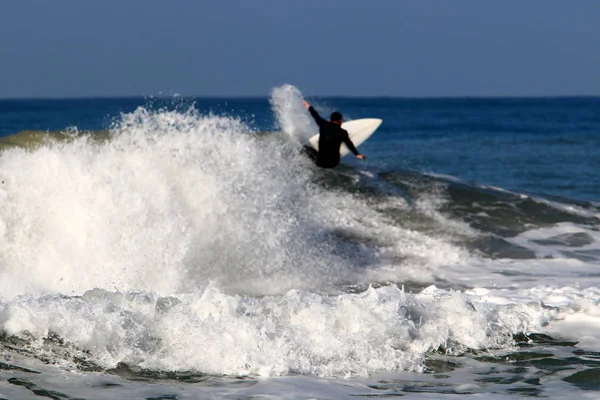 Surf Cavalgando Ondas Mediterrâneo Placas Luz Especiais — Fotografia de Stock