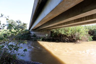 Köprü - yapay bir yapı inşa engel 