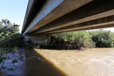 Köprü - yapay bir yapı inşa engel 