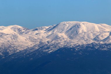 Mount Hermon İsrail ve kış sporları nerede pratik yapabilirsiniz tek yer en yüksek dağıdır. 