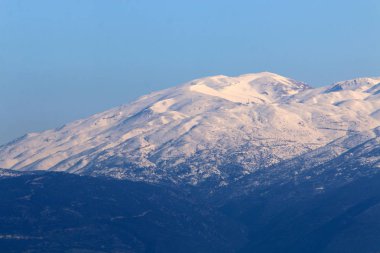 Mount Hermon İsrail ve kış sporları nerede pratik yapabilirsiniz tek yer en yüksek dağıdır. 