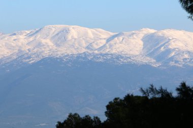 Mount Hermon İsrail ve kış sporları nerede pratik yapabilirsiniz tek yer en yüksek dağıdır. 