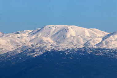 Mount Hermon İsrail ve kış sporları nerede pratik yapabilirsiniz tek yer en yüksek dağıdır. 