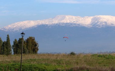 Mount Hermon İsrail ve kış sporları nerede pratik yapabilirsiniz tek yer en yüksek dağıdır. 