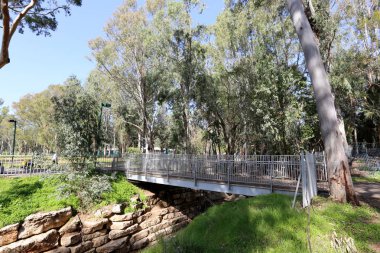 Köprü - bir engel dikilmiş bir yapay yapısı 