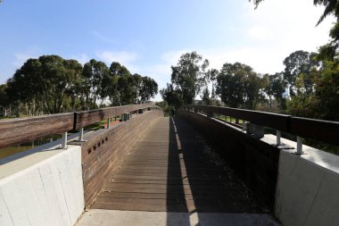 Köprü - bir engel dikilmiş bir yapay yapısı 