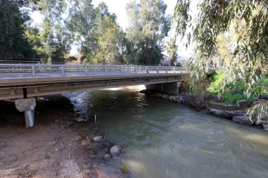 Köprü - bir engel dikilmiş bir yapay yapısı 