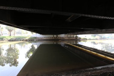 Köprü - bir engel dikilmiş bir yapay yapısı 