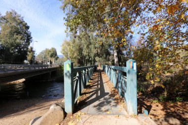 Köprü - bir engel dikilmiş bir yapay yapısı 