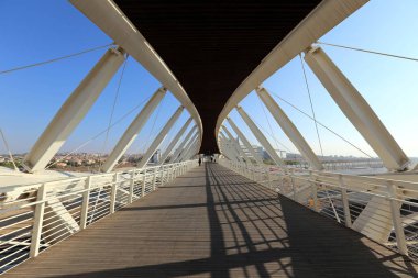 Köprü - bir engel dikilmiş bir yapay yapısı 