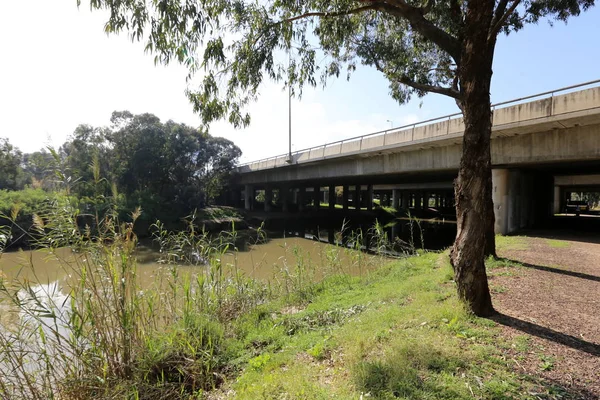 Puente Una Estructura Artificial Erigida Sobre Obstáculo — Foto de Stock