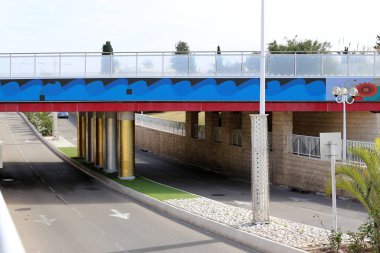 Köprü - bir engel dikilmiş bir yapay yapısı 