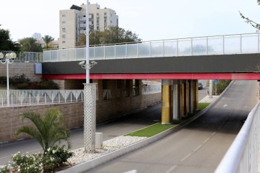 Köprü - bir engel dikilmiş bir yapay yapısı 