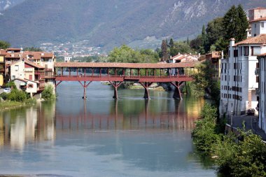 Köprü - bir engel dikilmiş bir yapay yapısı 