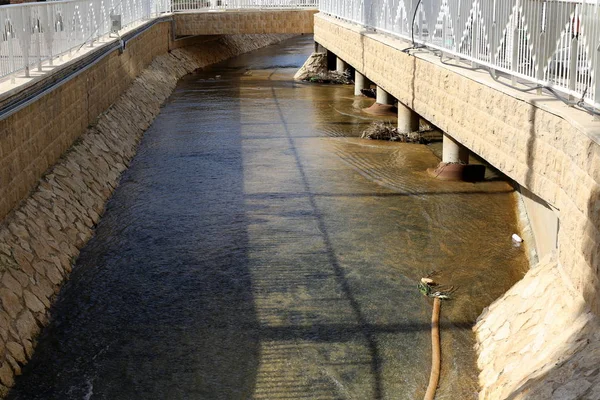 Brücke Eine Künstliche Konstruktion Die Über Einem Hindernis Errichtet Wurde — Stockfoto