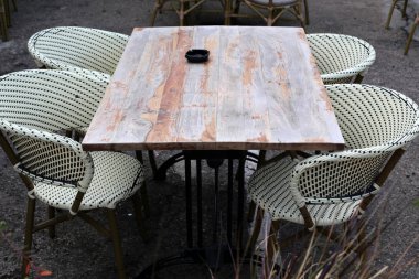 deniz kıyısı açık Park'ta dinlenme maliyetleri için sandalye 