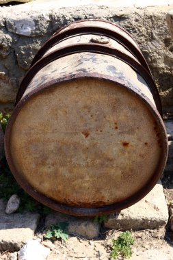 Varil - taşıma ve sıvı maddelerin depolamak için tasarlanmış bir silindirik kap. 