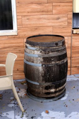 Varil - taşıma ve sıvı maddelerin depolamak için tasarlanmış bir silindirik kap. 