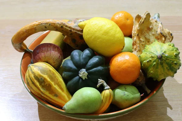 신선한 과일과 야채는 시장에서 — 스톡 사진