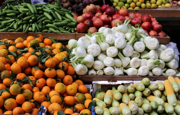 Marknaden Säljs Färska Frukter Och Grönsaker — Stockfoto