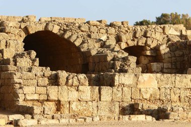 Eski bir kale kale duvarı yapılmış taş ve beton  