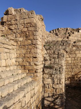 Eski bir kale kale duvarı yapılmış taş ve beton  