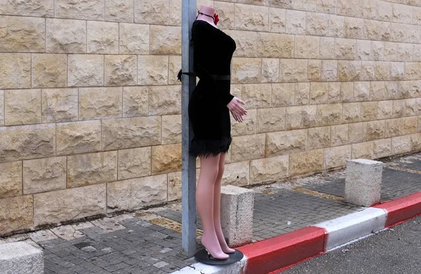 Schaufensterpuppe Steht Einem Großen Geschäft Auf Einem Schaufenster Israel — Stockfoto