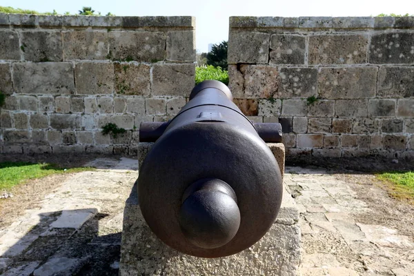 在阿克里的老堡垒核大炮保护城市从拿破仑 — 图库照片
