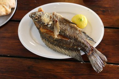 sıcak öğle yemeği ve snack restoran masada 
